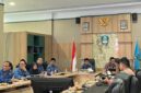 Ket: Wakil Bupati Halsel, Helmi Umar Muchsin, menerima kunjungan tim BPK RI Perwakilan Maluku Utara di ruang kerjanya, Kamis (22/10/2026). Ia didampingi Sekretaris Daerah Dr. Abdillah Kamarullah, Kepala BPKAD Farid Husen, Kepala Bapperida Muhammad Nur, serta Kepala Dinas Pendidikan Siti Khotijah.